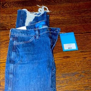 NWT Slightly cropped straight leg jeans with rips